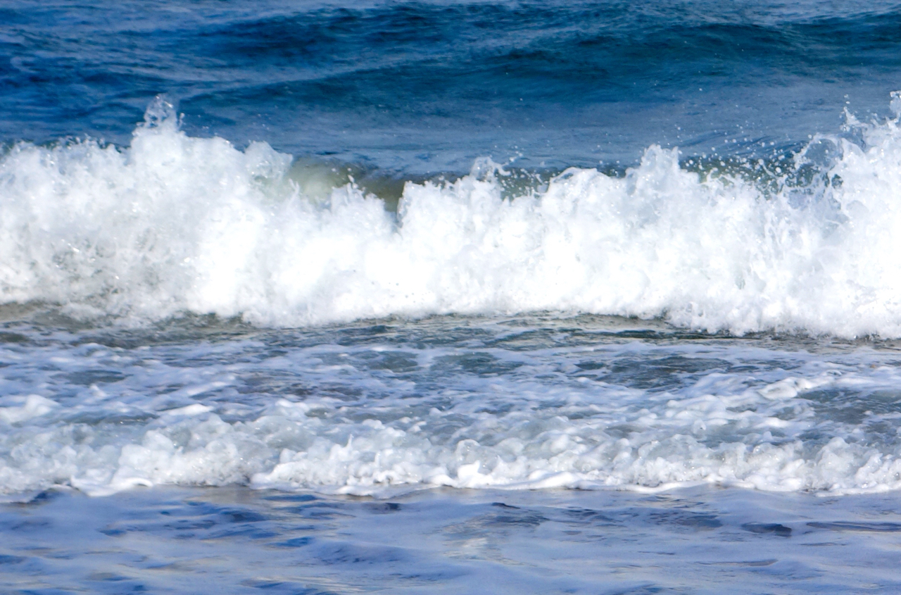 waves crashing on the beach